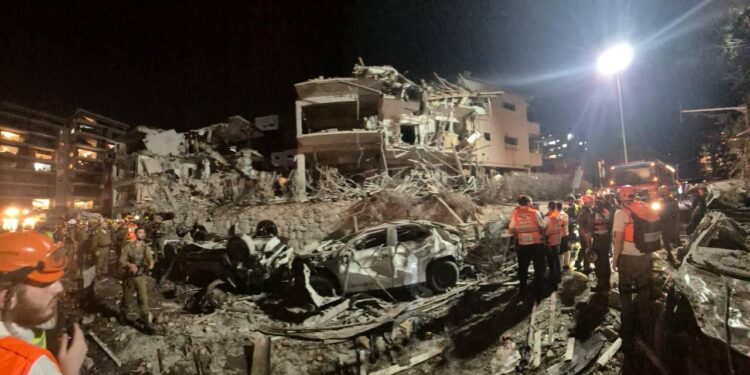 Israelul a fost atacat cu 100 de rachete. 40 de răniți. Iranul: „Vă vom lovi în forță”. Reuniune de urgență a cabinetului Netanyahu