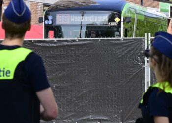 Un bărbat a început să atace cu cuțitul la întâmplare pasagerii dintr-un autobuz în Belgia: Un mort și doi răniți