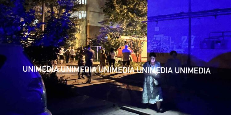 Un apartament de la Buiucani, cuprins de flăcări, în această seară: Focul se extinde rapid