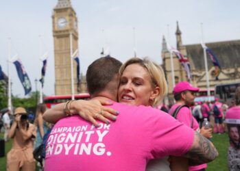 Eutanasia, aproape de legalizare în Marea Britanie. Proiectul de lege a trecut de primul vot în Parlament