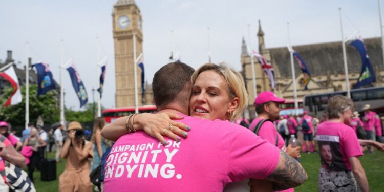 Eutanasia, aproape de legalizare în Marea Britanie. Proiectul de lege a trecut de primul vot în Parlament