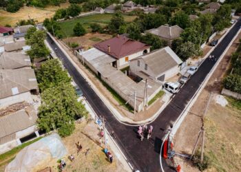 Pohorniceni, raionul Orhei, prinde viață: Încă un tronson de drum reabilitat cu sprijinul echipei Ilan Șor
