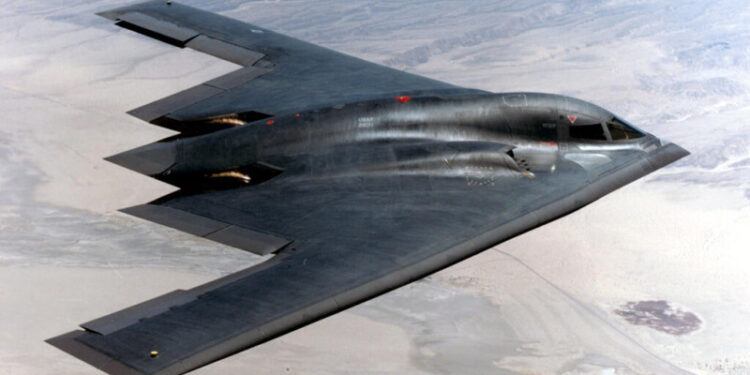 США подняли бомбардировщики B-2 и направили их в сторону Ближнего Востока