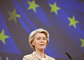 Ursula von der Leyen, ținta unei moțiuni de cenzură inițiate de AUR în Parlamentul European după cazul Pfizergate / Ce șanse are votul