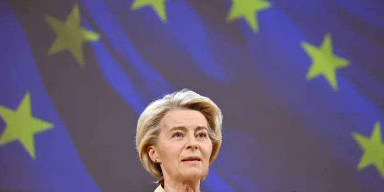 Ursula von der Leyen, ținta unei moțiuni de cenzură inițiate de AUR în Parlamentul European după cazul Pfizergate / Ce șanse are votul