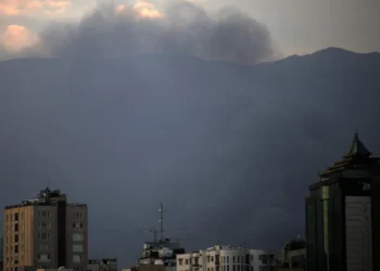 Avioanele israeliene au bombardat postul public de televiziune din Teheran / Reacția prezentatoarei, în timp ce era în direct