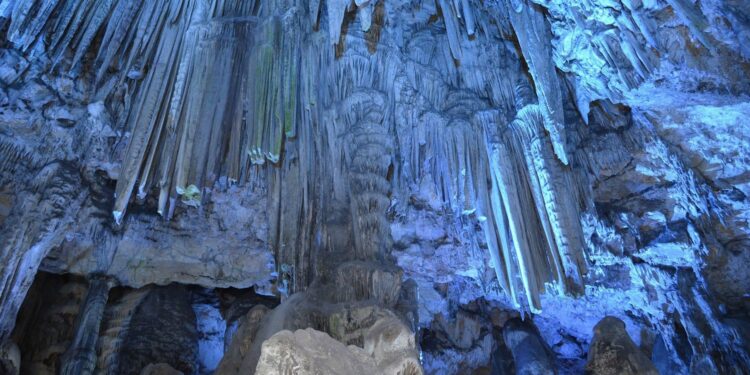 Молдаванин сломал в Испании сталагмит в пещере — объекте Всемирного наследия ЮНЕСКО