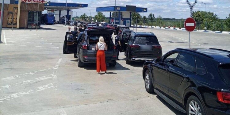 Интенсивное движение на пограничном переходе Паланка-Маяки-Удобное, на пути в Молдову