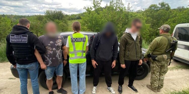 Россиянин пытался переправить уклонистов в Молдову за $9000 — пограничники сорвали схему