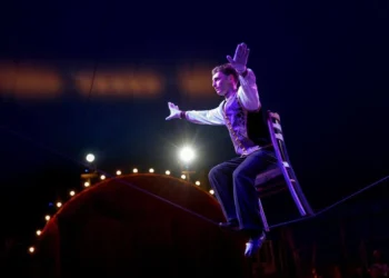 Магия цирка Fantasy возвращается в OrheiLand: бесплатные шоу с акробатами и клоунами на всё лето