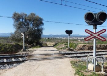 Генинспекторат полиции призывает водителей быть предельно осторожными на железнодорожных переездах