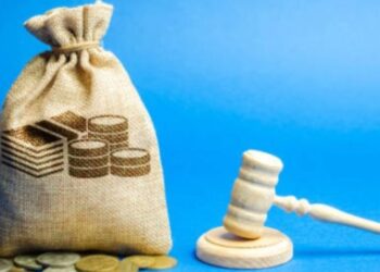 Трое человек осуждены за торговлю влиянием. Вину они не признали