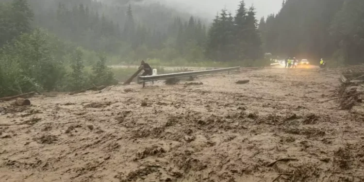 Разрушительная стихия: Смерть и эвакуации людей из-за ливней в Румынии