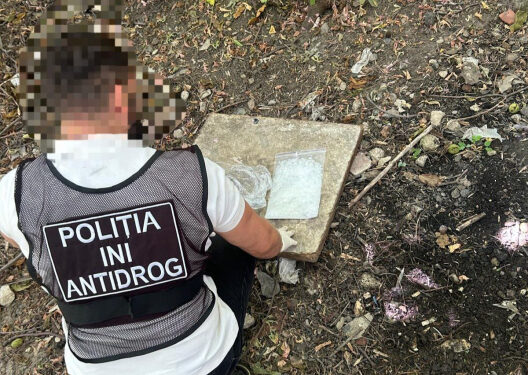 Полицейские задержали наркоторговца, который распространял запрещенные вещества через мобильное приложение