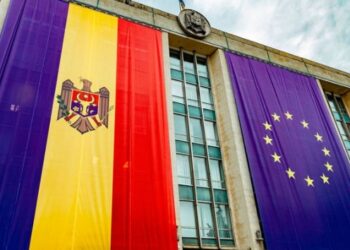 Госканцелярия тратит до 200 миллионов на зарплату, надбавки, премии