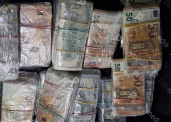 «Куча» евро и долларов обнаружена в внедорожнике на въезде в Республику Молдова