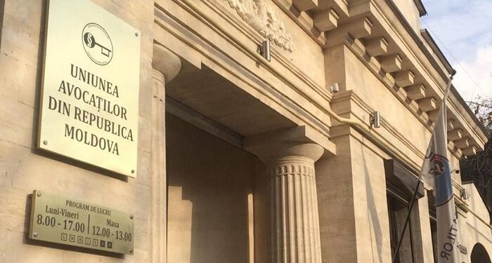 «Это отчаянная попытка политиков подчинить себе адвокатов». Юристы требуют от Санду заблокировать скандальный закон