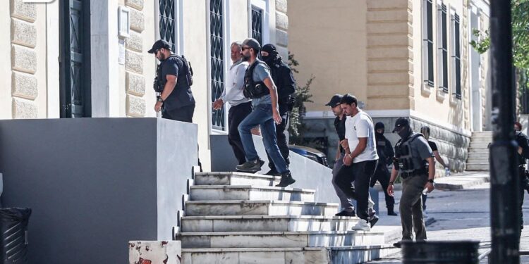 Плахотнюк и Цуцу предстали перед судом в Афинах