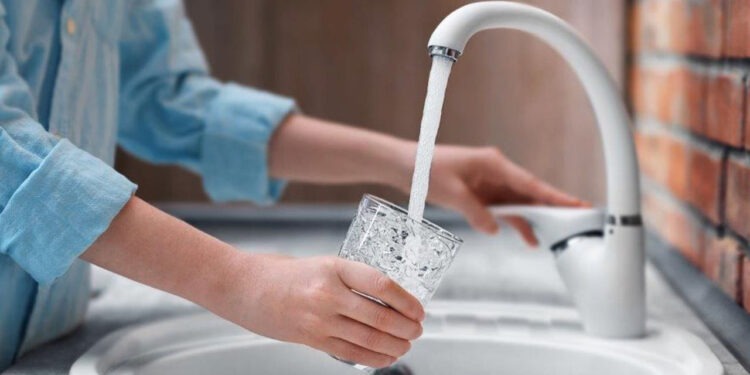 В нескольких коммунах Франции ввели запрет на питье воды из-под крана