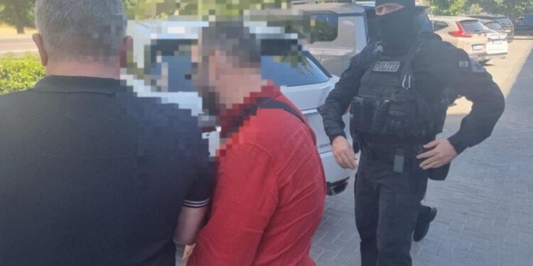 Десятки обысков по делу о крупном отмывании денег и уклонении от налогов