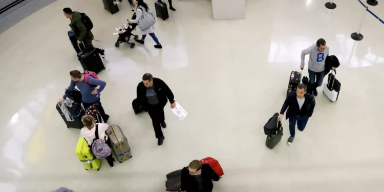 Евросоюз — это благоденствие? 42 млн работников в ЕС не могут поехать в отпуск