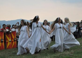 Moldovenii sărbătoresc astăzi nașterea Sfântului Ioan Botezătorul sau Sânzienele: Obiceiuri, credințe și tradiții