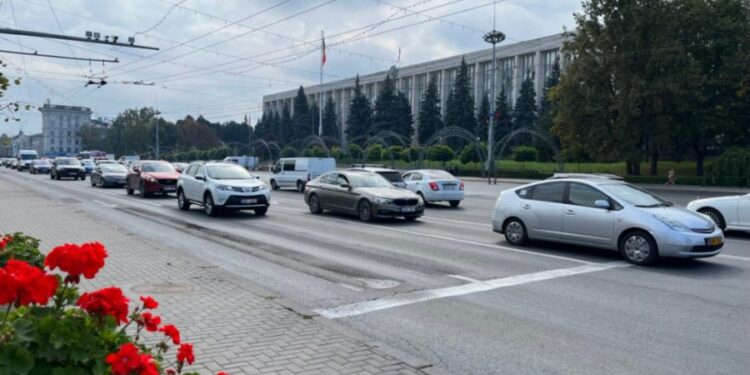 Дорожное движение в центре Кишинёва и на улице Вадул луй Водэ приостановлено