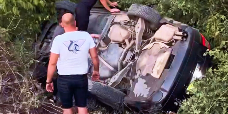 Accident pe Șoseaua Balcani: o mașină s-a răsturnat, un copil a fost rănit