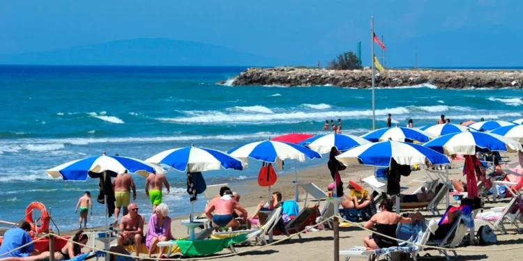 42 миллионов работников в ЕС не могут поехать в отпуск: в каких странах это недоступная роскошь?