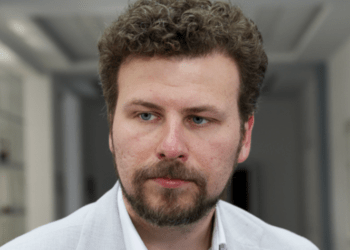 Statul glorifică criminali de război? Perciun susține manualul care îl reabilitează pe Antonescu