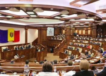 „Nu au făcut nimic bun, doar rău” – opinia oamenilor despre activitatea Parlamentului după 4 ani de guvernare |VIDEO