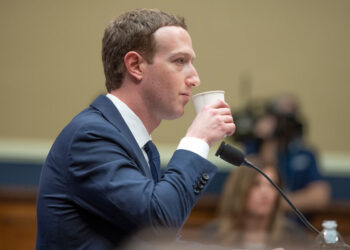 Цукерберга выгнали из Белого дома