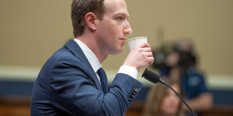 Цукерберга выгнали из Белого дома