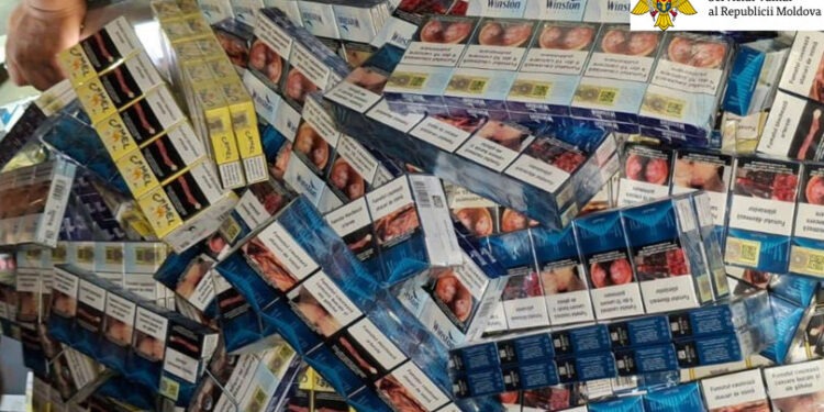 Țigări ascunse în podeaua unui autocar, descoperite la Cahul