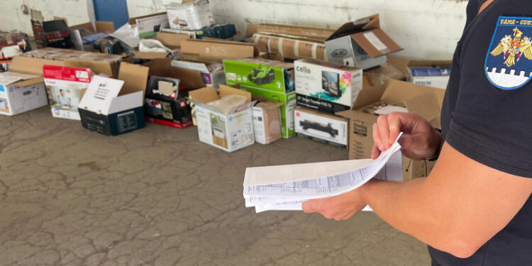 Două loturi comerciale, depistate cu nereguli de Serviciul Vamal