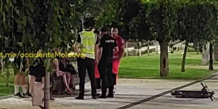 Accident pe o alee din Chișinău: Un copil, lovit de trotinetă