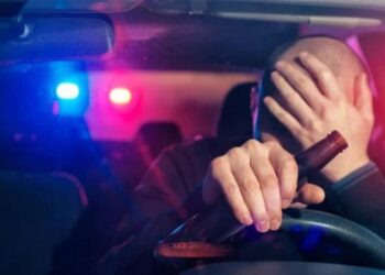 Condamnat la 6 luni de închisoare și fără mașină: prins beat la volan, fără permis