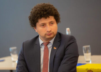 Deputatul PAS a fost acuzat de minciună. „Fanteziile electorale” ale lui Radu Marian despre salariul mediu în Chișinău