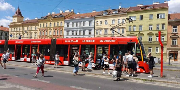 В Чехии произошел масштабный блэкаут: люди застряли в лифтах, трамваи остановились