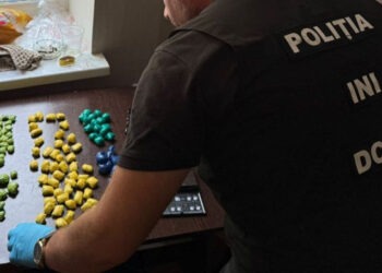 Trei tineri din Chișinău, reținuți pentru trafic de droguri prin Telegram