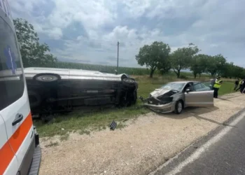 Coliziune frontală între un microbuz și un automobil pe traseul Edineț – Ruseni
