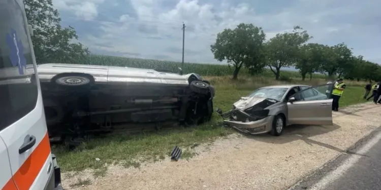 Coliziune frontală între un microbuz și un automobil pe traseul Edineț – Ruseni