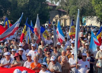 Тысячи жителей вышли на митинг в поддержку Евгении Гуцул в Чадыр-Лунге