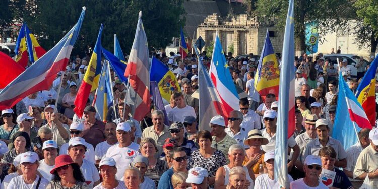 Тысячи жителей вышли на митинг в поддержку Евгении Гуцул в Чадыр-Лунге