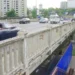 Pericol în trafic pe strada Albișoara din Chișinău! O bucată de beton s-a prăbușit de pe podul Ismail