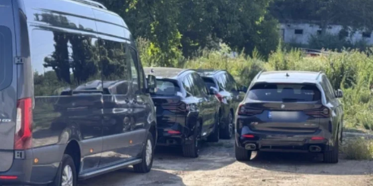 Țigări ascunse în podeaua unui autocar, descoperite la Vama Cahul