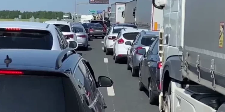 Peste 76 de mii de traversări la frontieră: Poliția recomandă rute alternative