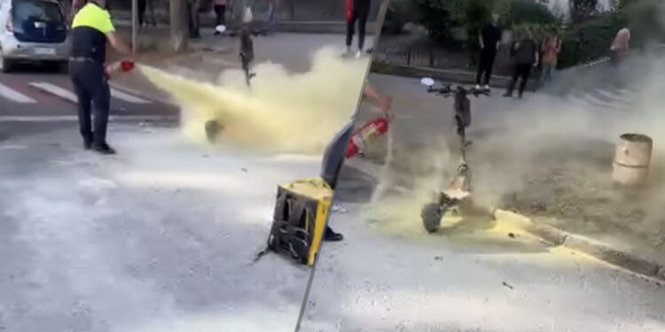 Trotinetă electrică cuprinsă de flăcări în mers, în Chișinău