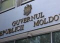 Miniștri, nevoiți să mute mașinile ca să evite întrebările reporterilor CANAL 5