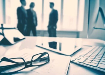 Парламент проголосовал за новые правила для госслужащих и стажеров